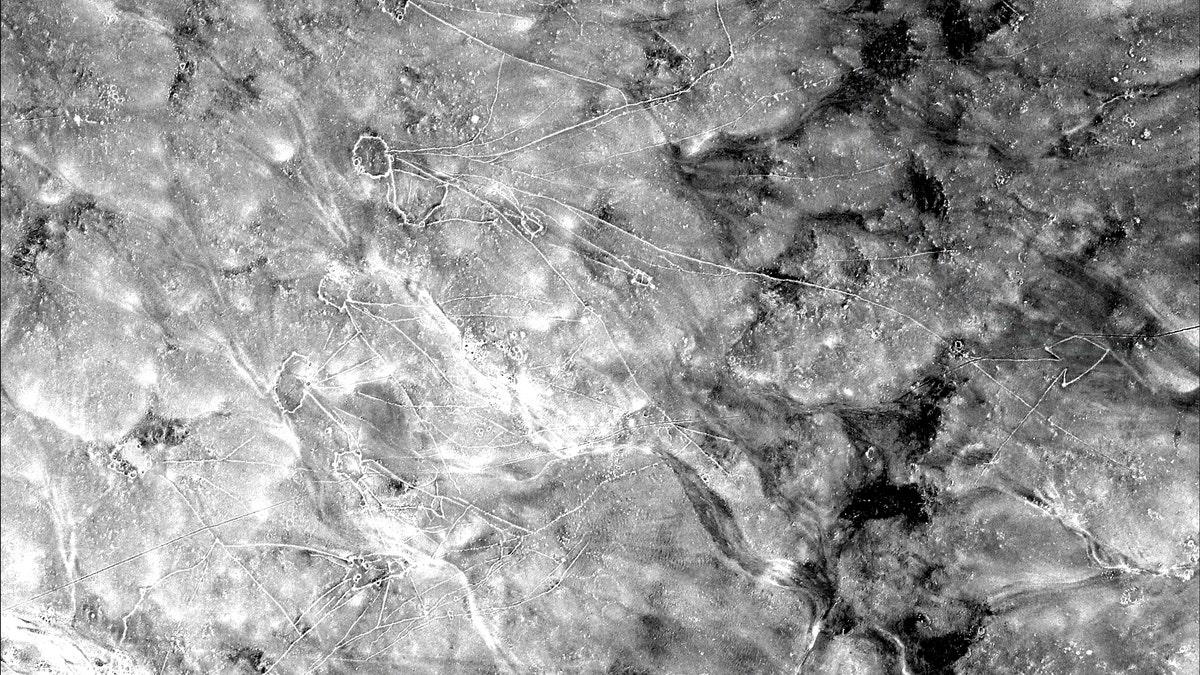 Chains of "desert kites" visible in U2 imagery captured on Jan. 30, 1960. (Emily Hammer and Jason Ur)