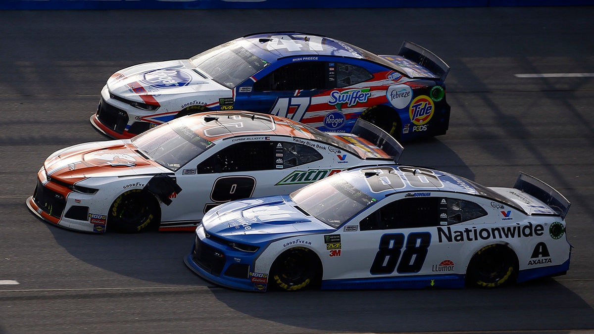Chase Elliott (9) leads Alex Bowman (88) and Ryan Preece (47) to the finish line to win a NASCAR Cup Series auto race at Talladega Superspeedway, Sunday, April 28, 2019, in Talladega, Ala.