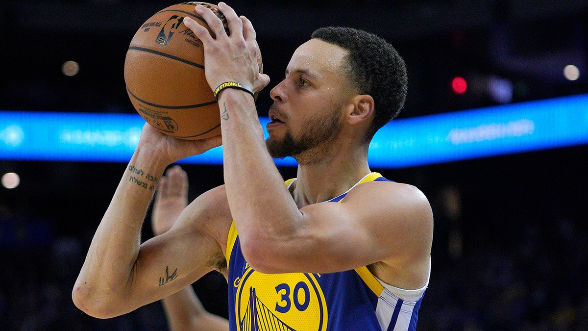 Golden State Warriors guard Stephen Curry (30) takes a 3-point shot against the Charlotte Hornets during the second half of an NBA basketball game Sunday, March 31, 2019, in Oakland, Calif. (AP Photo/Tony Avelar)