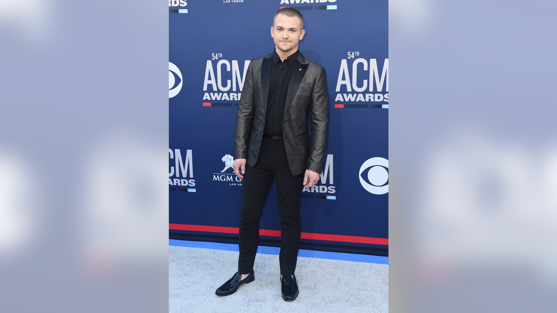 Hunter Hayes opts for a metallic suit at the 2019 ACMs.