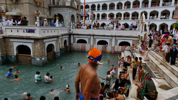 Thousands of Sikhs gather for harvest festival in Pakistan