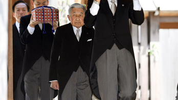 Emperor performs ritual to report abdication to Shinto gods