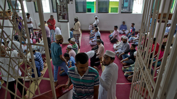Sri Lanka Muslims brave militant threats for Friday prayers