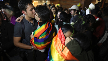 Colombians stage kiss-a-thon in support of LGBT rights