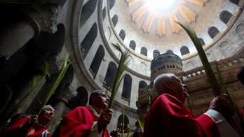 Thousands of pilgrims mark Palm Sunday in Jerusalem