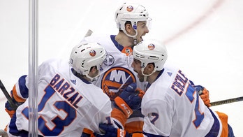 Islanders finish off Penguins 3-1 for stunning playoff sweep
