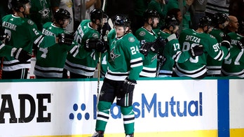 Stars even series with 5-1 win over Predators after 4 in 1st