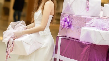 Bride demands more money after guest gives her ‘miserly gift’