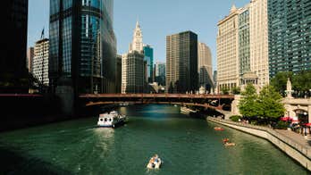 Chicago River boat capsizes; 9 rescued, child in critical condition, reports say