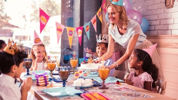 Parents slam school for party invite ban: 'So stupid'