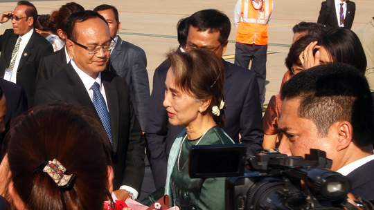 Myanmar's Suu Kyi in Cambodia to strengthen bilateral ties