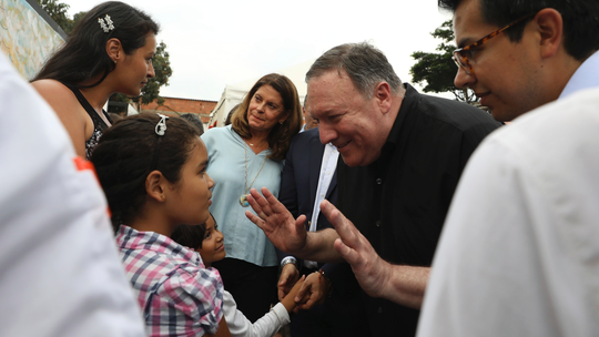 US Secretary of State visits Venezuelan migrants in Colombia