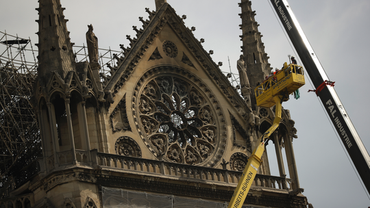 Protective tarps set to be installed over Notre Dame