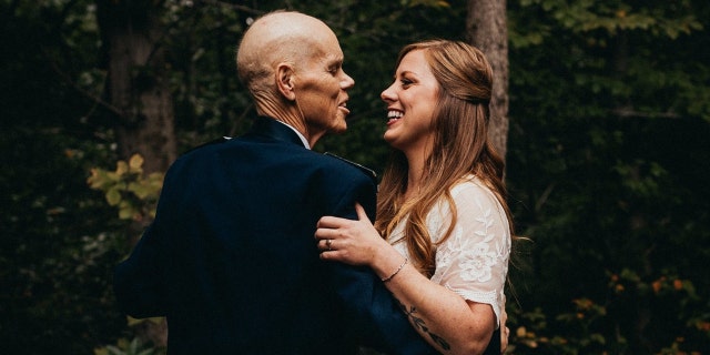 When one bride-to-be learned the heartbreaking news that her father, who was battling cancer, would be moving to hospice care, she called off her engagement photoshoot with her fiancé and took pictures in the backyard of her childhood home with her dad instead.