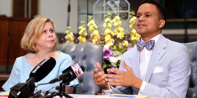 Pastor Furman Fordham, right, speaks on behalf of death row inmate Don Johnson Wednesday, April 3, 2019, in Nashville, Tenn. Supporters of Johnson are appealing to Gov. Bill Lee's strong Christian faith in requesting clemency for Johnson, who they say was redeemed by Jesus. At left is Kelley Henry, an assistant federal public defender. (AP Photo/Mark Humphrey)