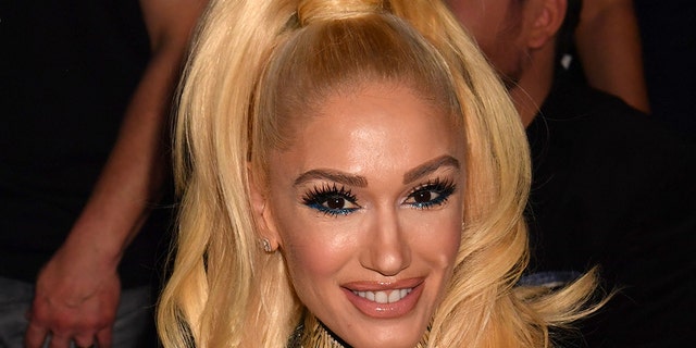 Gwen Stefani’s Lips Hair Criticized By Fans Following Acm Awards Fox