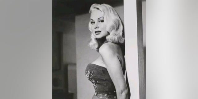 ‘50s Actress Joi Lansing Had Secret Romance With Young Starlet