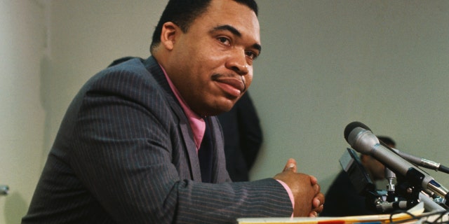 Newark Mayor Kenneth Gibson addresses reporters during a press conference in Washington, Aug. 5, 1970. (Getty Images)