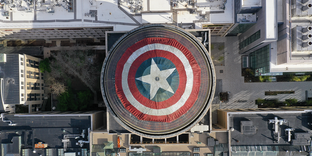 MIT "hackers" turned the top of the Great Dome into a Captain America shield.