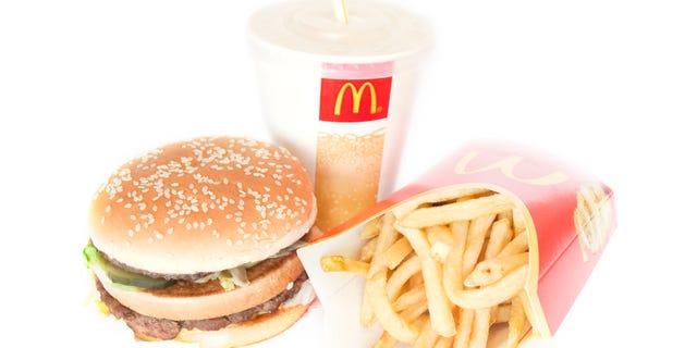 The diagram does not explain where one would place a sauce packet for dipping purposes. It also does not mention how the meal hack still involves both hands – one to hold the beverage, and one to eat the food.