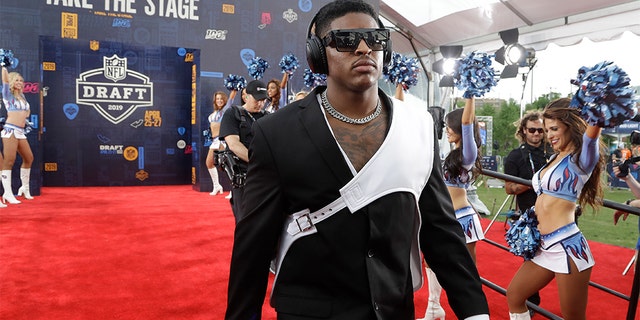 Glitz, gaudy fashion at NFL Draft: Football players show off style on ...