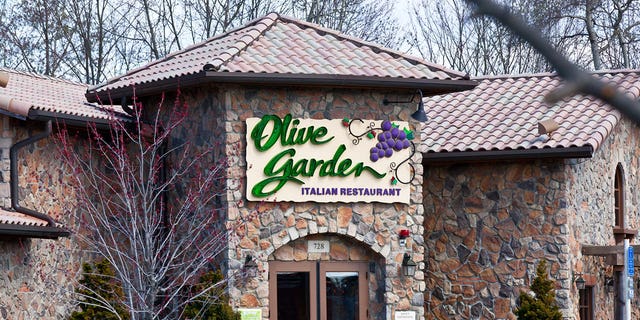 Florida Man Arrested Outside Olive Garden While Eating Spaghetti