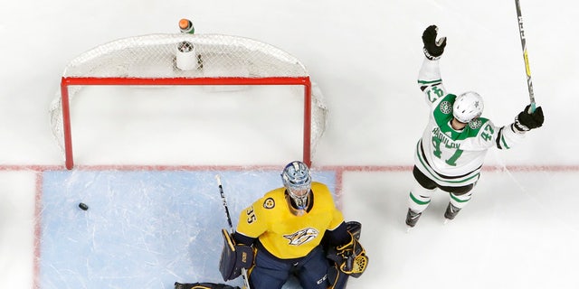 Dallas Stars right winger Alexander Radulov (47) of Russia reacts after scoring his second goal against Nashville Predators goalkeeper Pekka Rinne (35) in the second period of the match. 5 of a playoff series of the first round of the NHL, Saturday, April 20, 2019, in Nashville, Tennessee (Photo AP / Mark Humphrey)