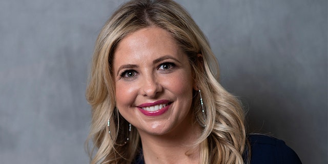 Actress Sarah Michelle Gellar said that remote learning has been having an impact on her son's eyesight.