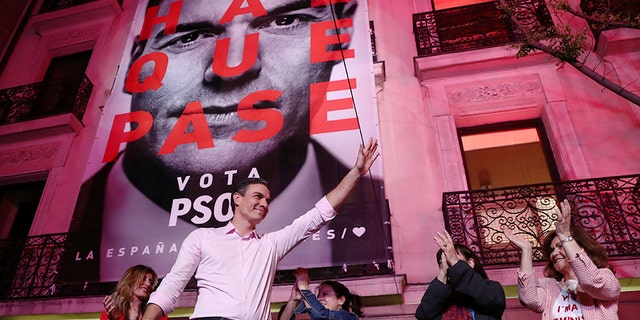 Spain's Prime Minister Pedro Sanchez of the Socialist Workers' Party (PSOE) reacts while celebrating the result in Spain's general election in Madrid, Spain, . REUTERS/Sergio Perez - RC1DB2BAB040