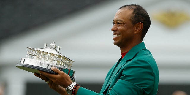 Phil Knight On Tiger Woods 2019 Masters Win ‘gave Me Goosebumps And ‘a Few Tears Fox News 