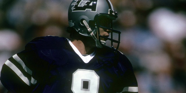 Quarterback Steve Young #8 of the Los Angeles Express in action against the New Jersey Generals during a mid circa 1980's USFL football game at the Los Angeles Memorial Coliseum in Los Angeles, California. Young played for the Express from 1984-85.