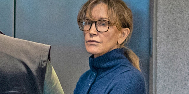 Actress Felicity Huffman has been helping female inmates as part of her community service.