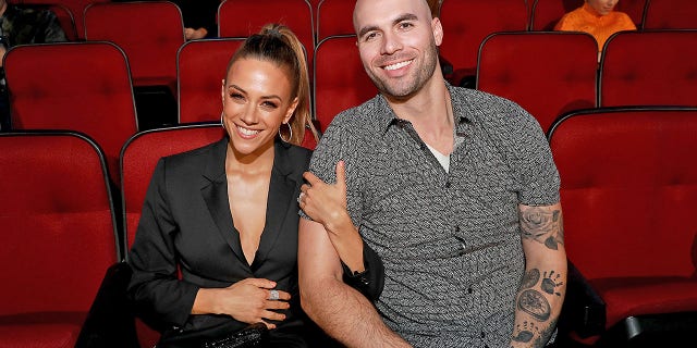 LOS ANGELES, CALIFORNIA - MARCH 14: (EDITORIAL USE ONLY. NO COMMERCIAL USE) (L-R) Jana Kramer and Mike Caussin attend the 2019 iHeartRadio Music Awards which broadcasted live on FOX at the Microsoft Theater on March 14, 2019 in Los Angeles, California. (Photo by Rich Fury/Getty Images for iHeartMedia)