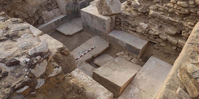 Hieroglyphs found in the tomb indicate that Khuwy was a senior administrator who held a high rank in the court of pharaoh Djedkare Isesi.