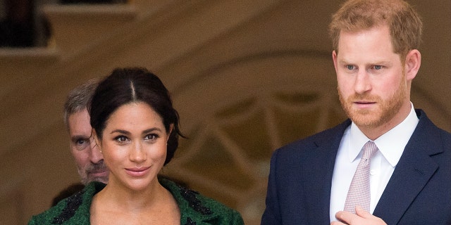 Meghan Markle and Prince Harry are said to have sent Idris Elba and his new wife, model Sabrina Dhowre, a Connor brothers artwork that would have cost more than $ 9,000. 