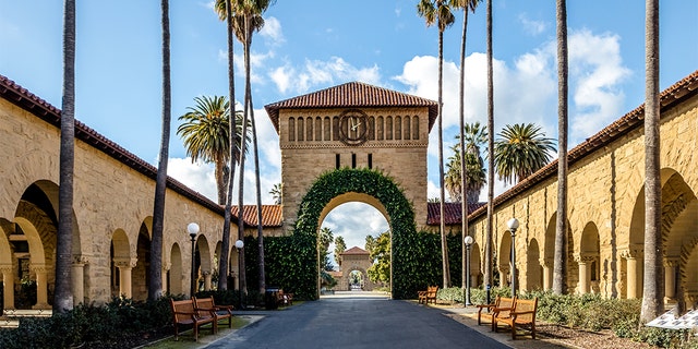 Stanford University has quietly "rescinded admission" for a student who allegedly lied about sailing credentials in her application to the elite school. <br>