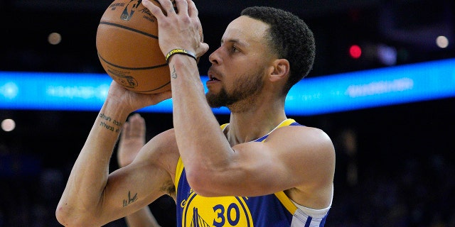 NBA star Steph Curry reveals he's been hitting 3's with ...