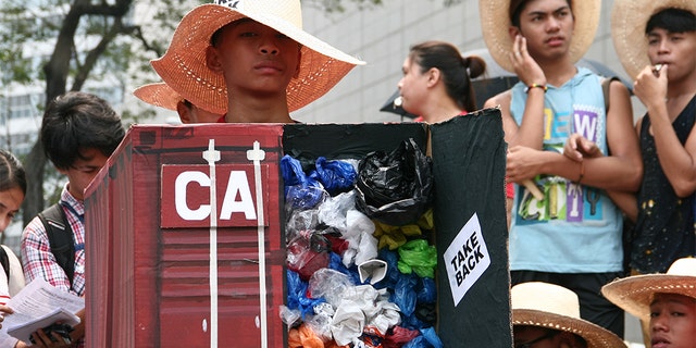 Environmental activists protesting the tons of garbage Canada shipped to the Philippines in front of the Canadian Embassy in Makati in 2015.<br data-cke-eol="1">