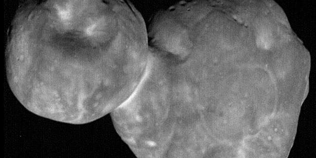 The distant object Ultima Thule, seen by NASA's New Horizon spacecraft on January 1, 2019. This view makes it possible to distinguish from mysterious mound-like features on the widest lobe of the body.