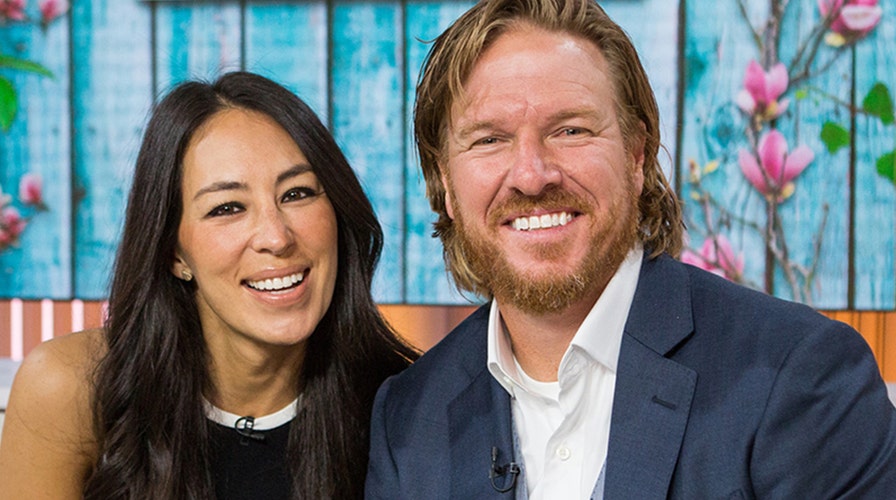 Chip and Joanna Gaines say tearful goodbye to 'Fixer Upper'