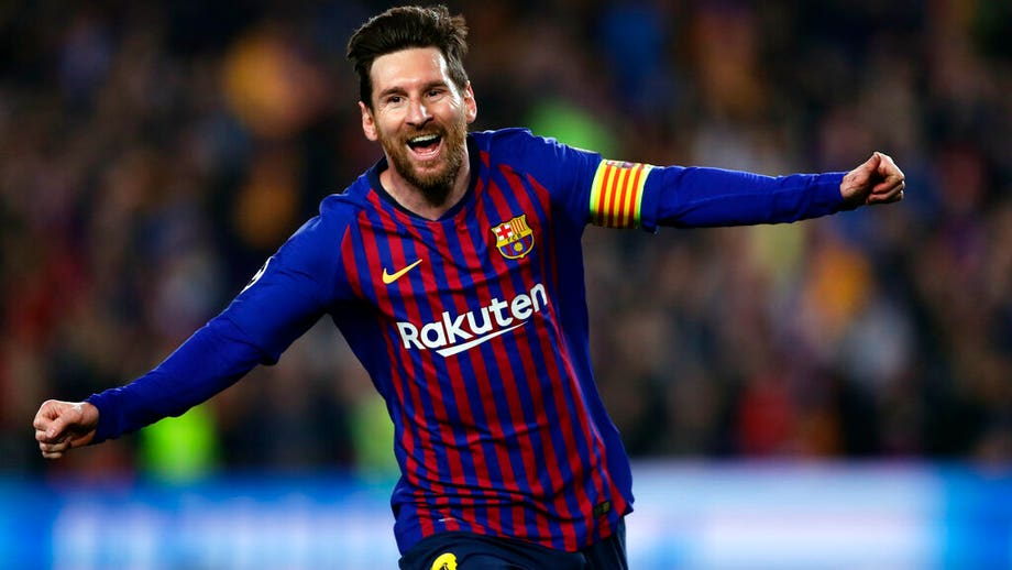 Lionel Messi says he is staying with Barcelona this season