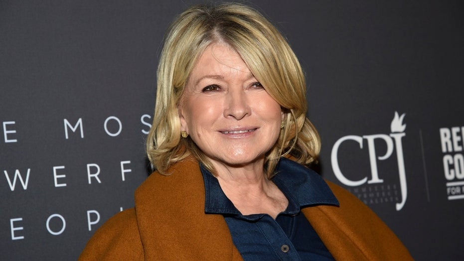 Martha Stewart Agrees With Fans Over Her Sexy Poolside Pic ‘definitely