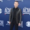 Hunter Hayes opts for a metallic suit at the 2019 ACMs.