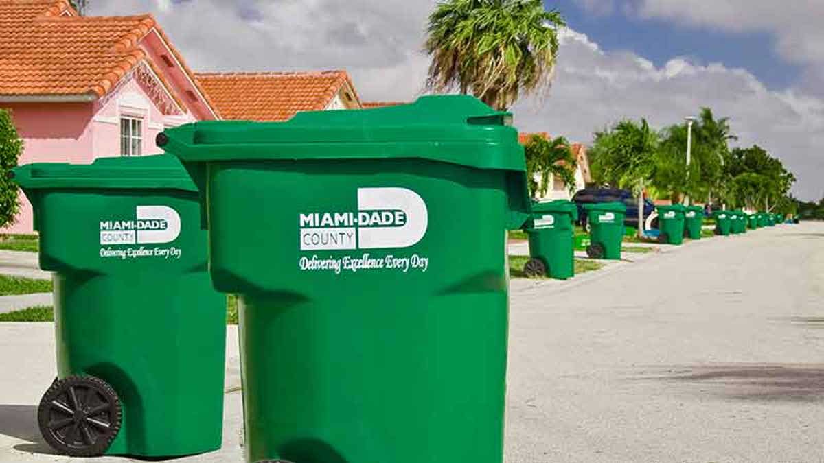 A man told the police on Thursday he witnessed a 3-year-old girl being beaten with a brick while she was inside a trash can.