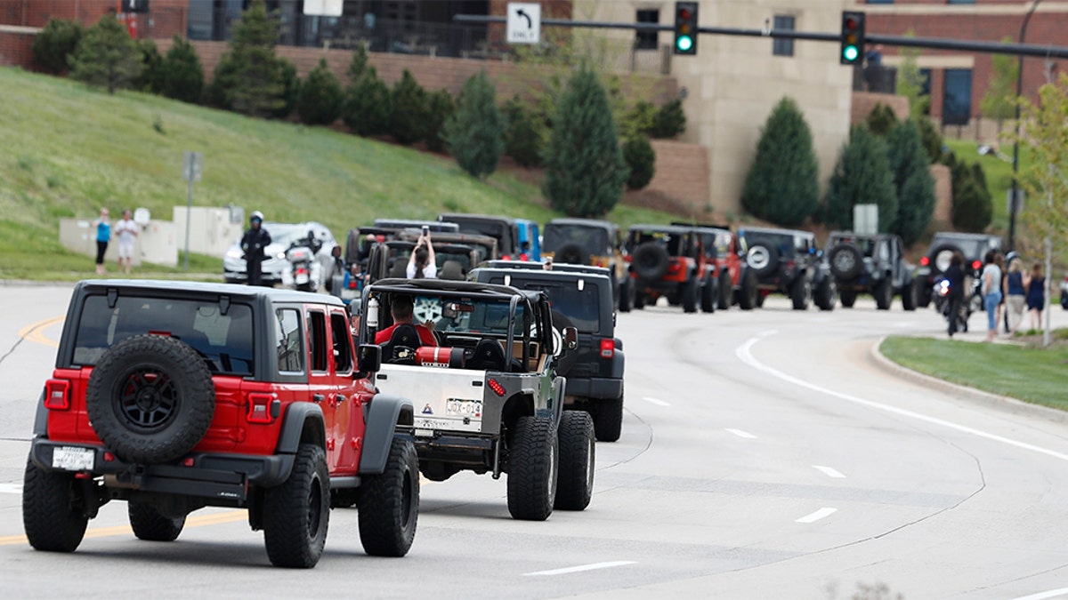 More than 600 Jeeps form a caravan to the memorial. (AP Photo/David Zalubowski)