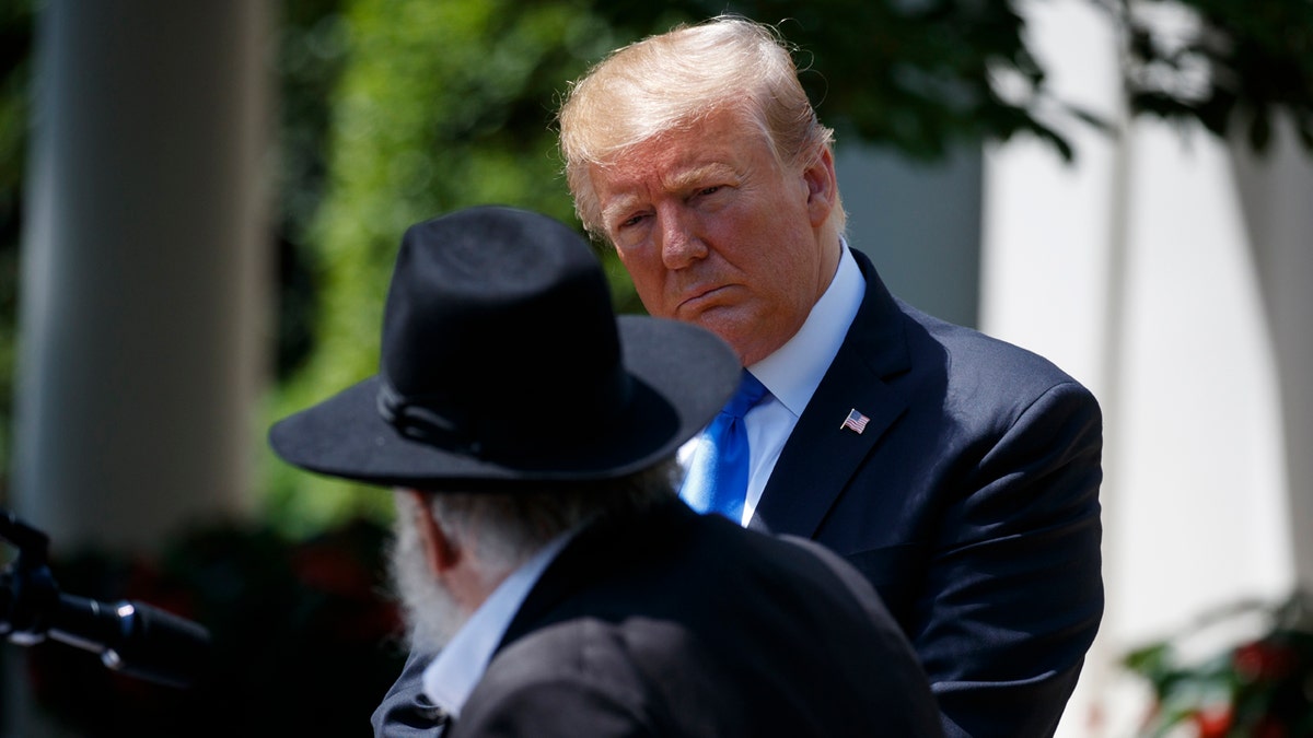 Rabbi Wounded In Synagogue Shooting Urges Trump To Bring 'moment Of ...