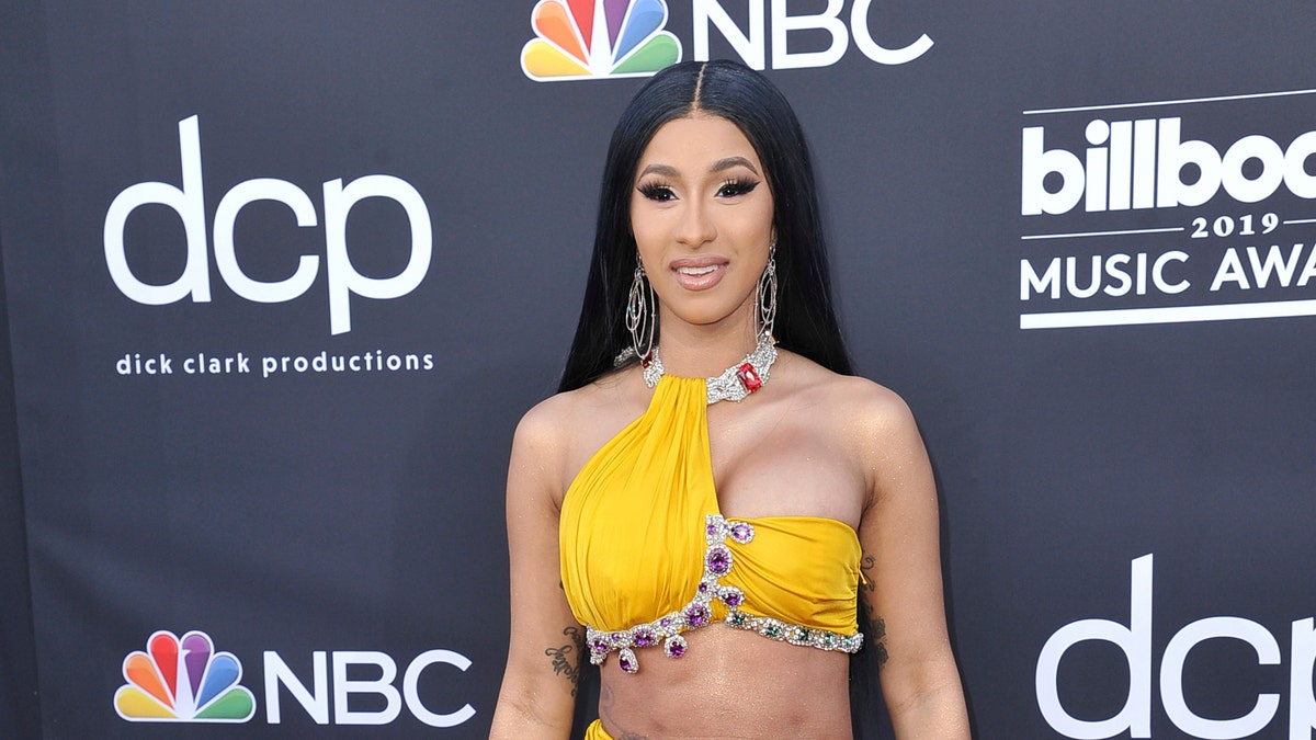 Cardi B denies having a wardrobe malfunction at Billboard Music