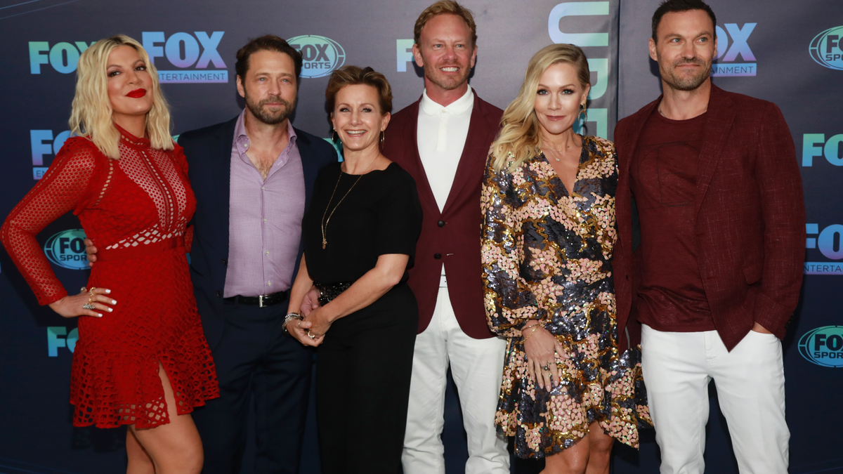 Tori Spelling, from left, Jason Priestley, Gabrielle Carteris, Ian Ziering, Jennie Garth and Brian Austin Green, from the cast of 'BH90210.' (Photo by Andy Kropa/Invision/AP, File)