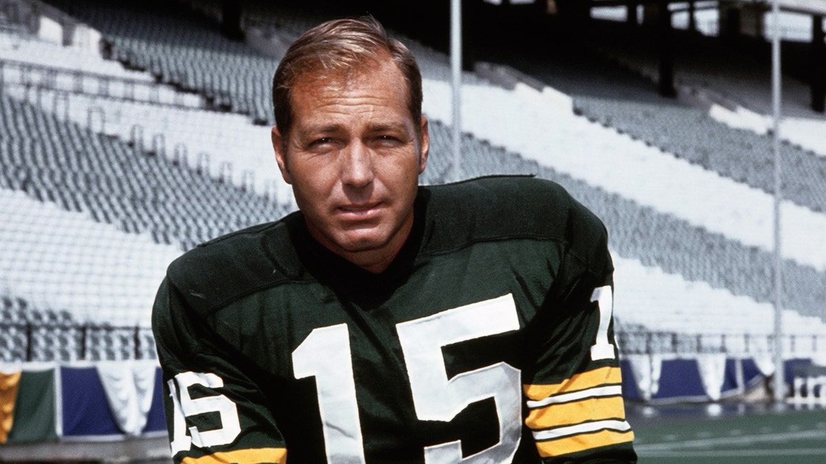 Bart Starr, legendary 1960's Green Bay Packers quarterback, dies at 85