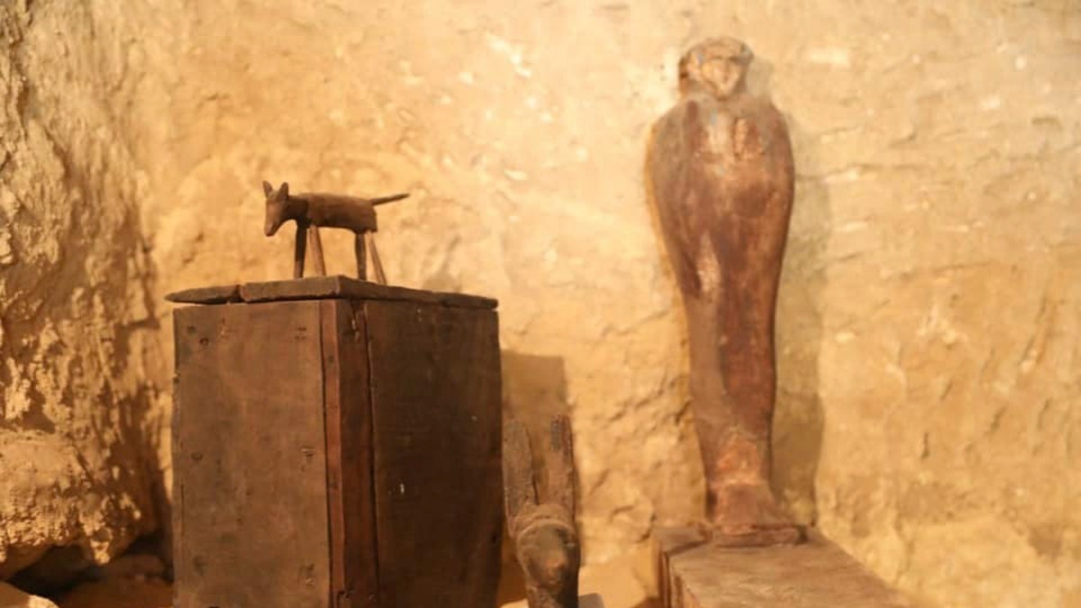 Archaeologists discovered a number of artifacts, including a statue.